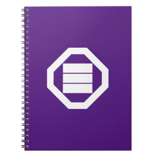 Cuaderno Caracteres kanji para tres en la bandeja