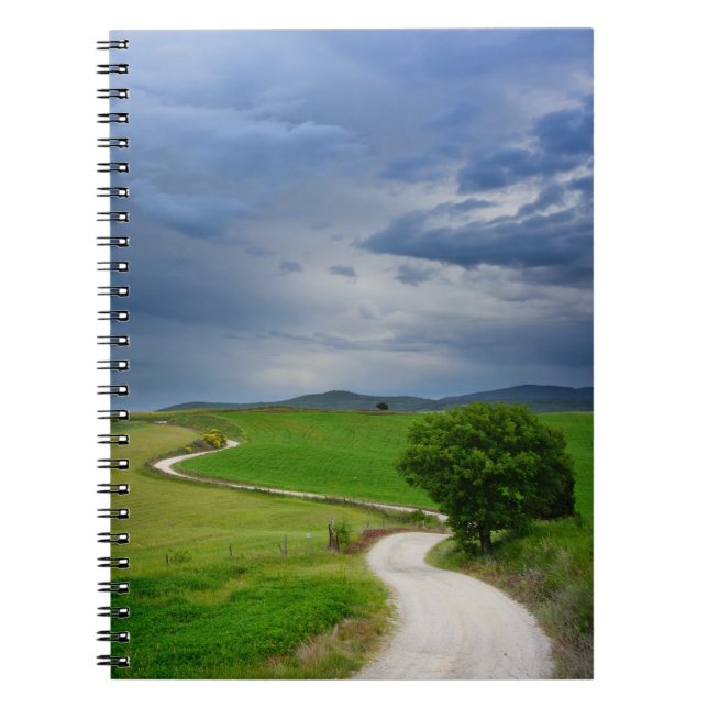 Cuaderno Carretera con curvas debajo de un cielo oscuro (Frente)