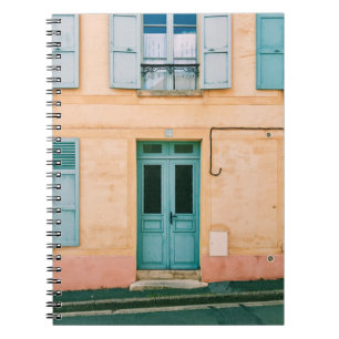 CUADERNO CASA CON VENTANA ABIERTA Y PUERTA CERRADA