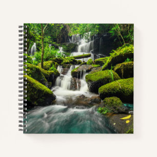 Cuaderno Cascada en la selva Montaña Phu Tub Berk