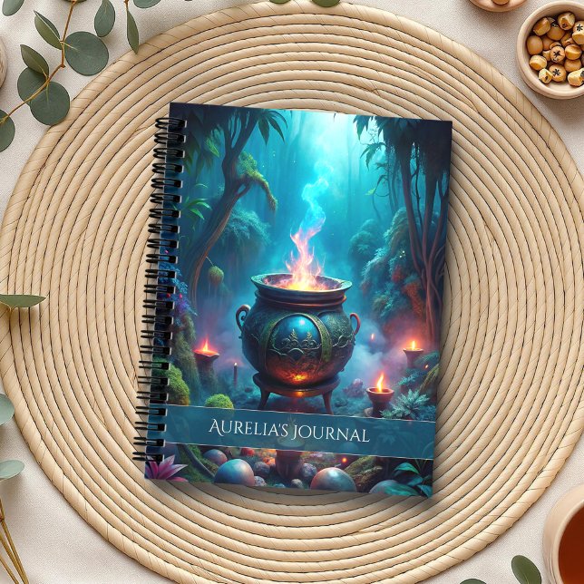 Cuaderno Cauldron Grimoire iluminado por luna - Spell de br (Moonlit Cauldron Grimoire – Lunar Witch Spell Notebook on a boho table with herbs and a cup of tea)