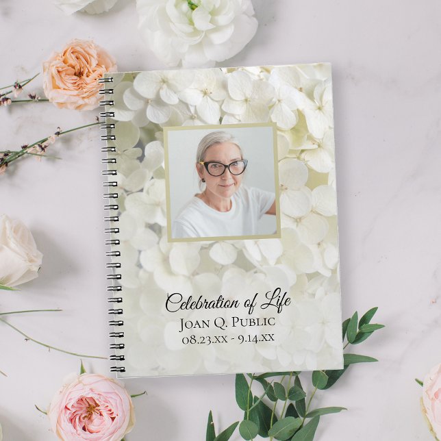 Cuaderno Celebración de la flor blanca de Hydrangea en el f (Subido por el creador)