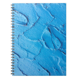 Cuaderno Cemento decorativo sobre una textura de pared.abst
