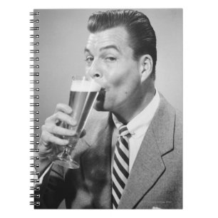 Cuaderno Cerveza de consumición del hombre de negocios