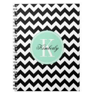Cuaderno Chevron blanco y negro con el monograma de la
