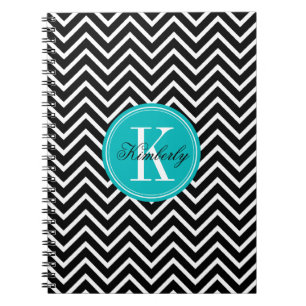 Cuaderno Chevron blanco y negro con el monograma verde