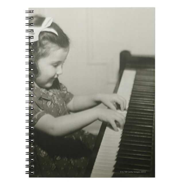 Cuaderno Chica que juega el piano (Frente)