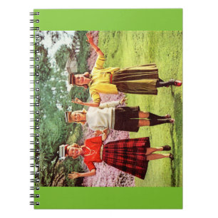 Cuaderno chicas adolescentes de 1960 con libros en la cabez