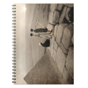 Cuaderno Chicas en la cima de la pirámide de Keops en Egipt