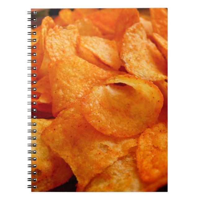 Cuaderno Cierre de jugosas, crujientes, chips en un plato n (Frente)