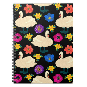 Cuaderno Cisnes, flores, fondo negro dibujado a mano.