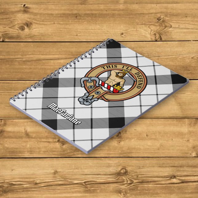 Cuaderno Clan MacFarlane Escudo sobre el tartán blanco y ne (Subido por el creador)