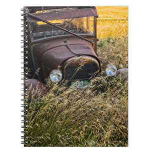 Cuaderno Coche viejo abandonado en hierba alta
