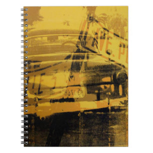 Cuaderno Coche y placa de calle amarillos
