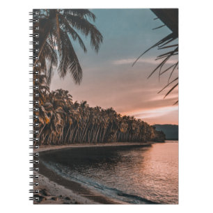 CUADERNO COCOTEROS VERDES QUE CRUZAN LA PLAYA