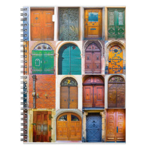 Cuaderno Collage de puertas delanteras medievales en Praga,