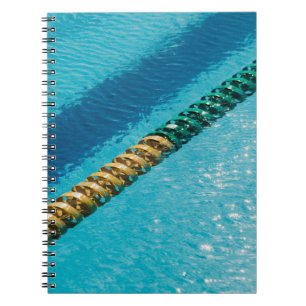 Cuaderno Collares de abalorios azules y blancos sobre el cu