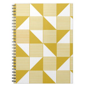Cuaderno Color amarillo con forma triangular y líneas en bl