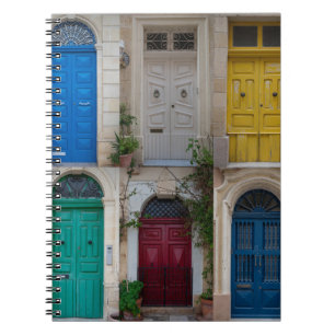 Cuaderno Coloridas puertas delanteras en Malta