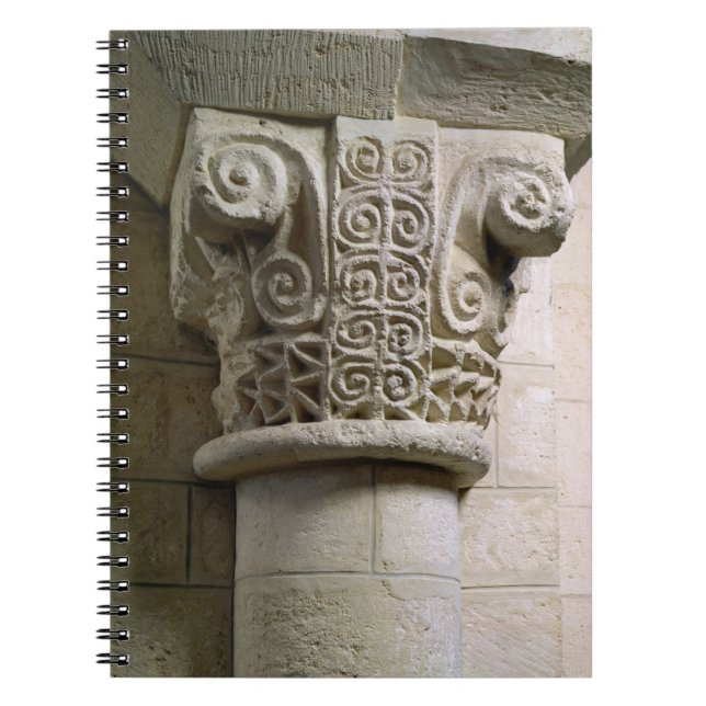 Cuaderno Columna tallada adornada con los báculos (Frente)