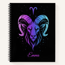 Cuaderno con el signo zodiacal Aries.