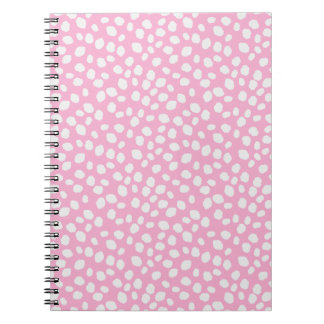 Cuaderno con patrón de lunares rosas y blancos
