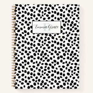 Cuaderno con patrón de manchas de dálmata en blanc