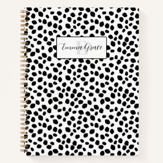 Cuaderno con patrón de manchas de dálmata en blanc