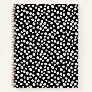 Cuaderno con patrón de manchas en blanco y negro