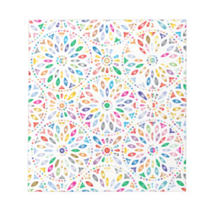 Cuaderno con patrón floral colorido
