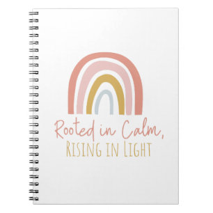 Cuaderno Con raíces en la calma, subiendo en un bloc de not