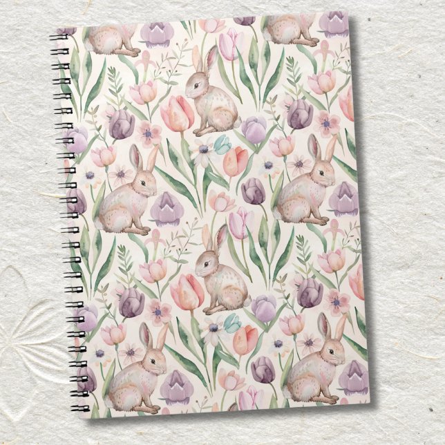 Cuaderno Conejito Gris Adorable con Tulipanes Coloridos (Subido por el creador)