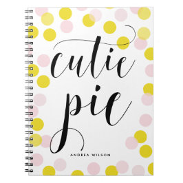Cuaderno Confetti rosado y amarillo con caligrafía cúbica