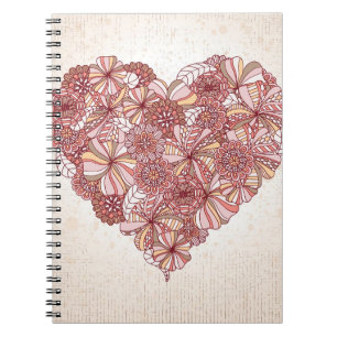 Cuaderno Corazón hecho de flores dibujadas mano