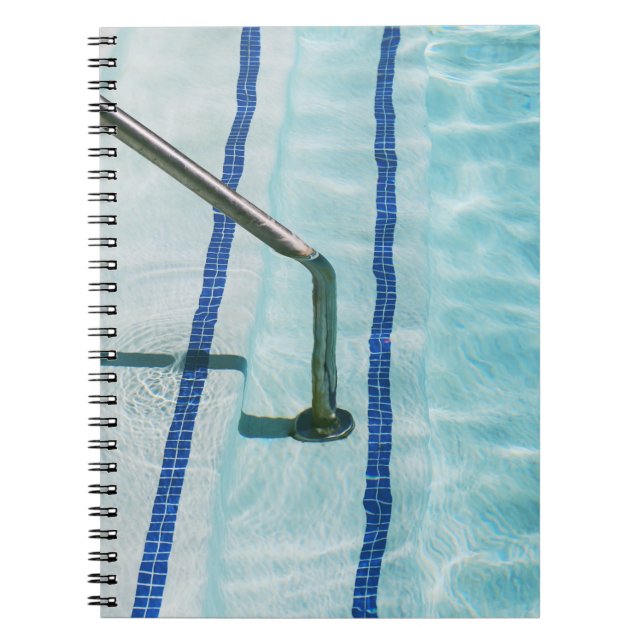 Cuaderno Correa negra en la piscina azul (Frente)