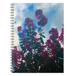 Cuaderno crapemyrtle en un día nublado