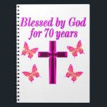 CUADERNO CRISTIAN PINK 70TH BIRTHDAY CROSS DISEÑN<br><div class="desc">Este cristiano y alegre de 70 años adorará celebrar cumplir 70 años con este hermoso diseño de 70 años de cruz rosa y mariposa en Tees, bolsas de té, tazas, almohadas y regalos. Delibera a su espiritual y a su Dios amando a los 70 años con un regalo de cumpleaños...</div>