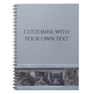 Cuaderno Cuatro gatitos dormidos en fila texto personalizad