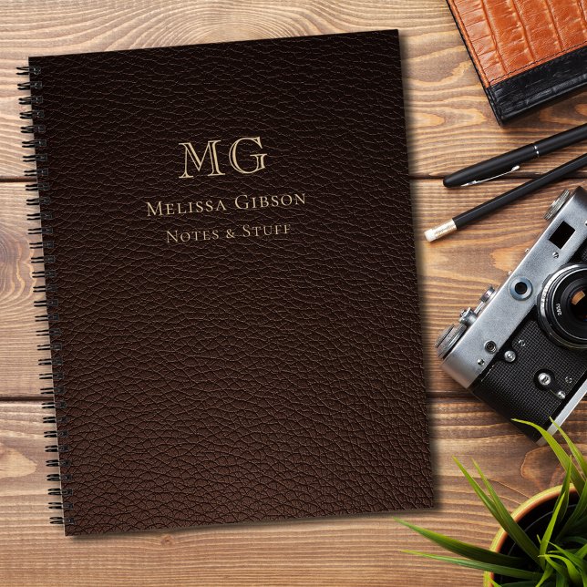 Cuaderno Cuero Falso Marrón Oscuro con Monograma Dorado (Subido por el creador)