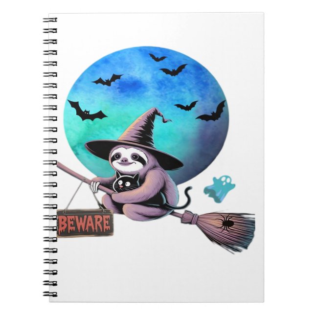 Cuaderno Cuidado con la bruja sloth linda volando en escoba (Frente)
