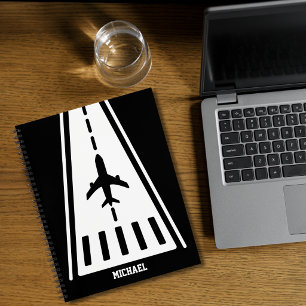 Cuaderno Cumpleaños Avión Aterrizaje Pista Blanco y Negro