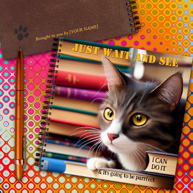 Cuaderno Cuto gato artístico vuelve al bloc de notas escola (Cute notebook featuring a colorful painting of a kitty on the books shelves - perfect back to school)