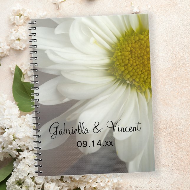 Cuaderno Daisy blanco suave sobre Boda gris (Subido por el creador)