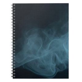 Cuaderno de arte abstracto con humo azul sobre neg