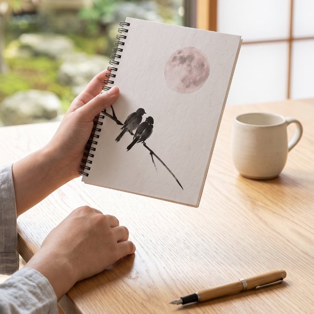 Cuaderno de Aves Bajo Luna Rosada (Lifestyle Shot)