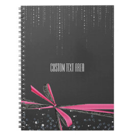 Cuaderno de diario con lazo rosa brillante y cinta