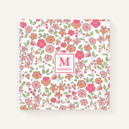 Cuaderno de diario con monograma floral rosa