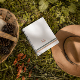 Cuaderno de diario de rayas retro chic con monogra