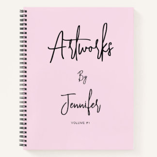 Cuaderno de dibujo con nombre en letra script rosa