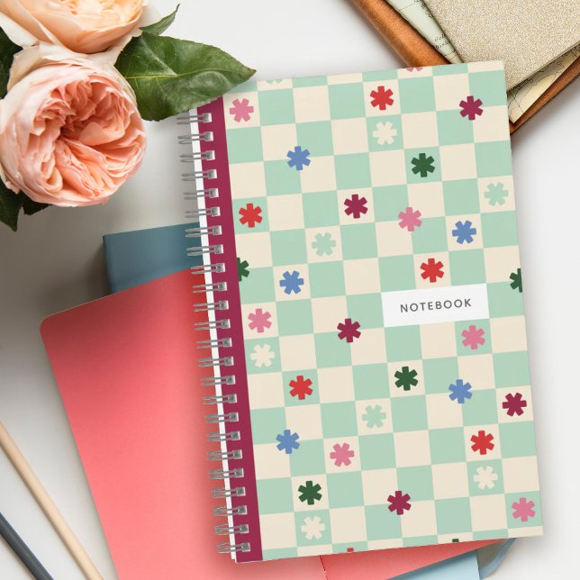 Cuaderno de estrellas con patrón de tablero de aje (Subido por el creador)